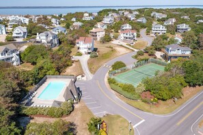 Sports court - Cozy soundside Duck home w/ community pool and tennis! (Duck)