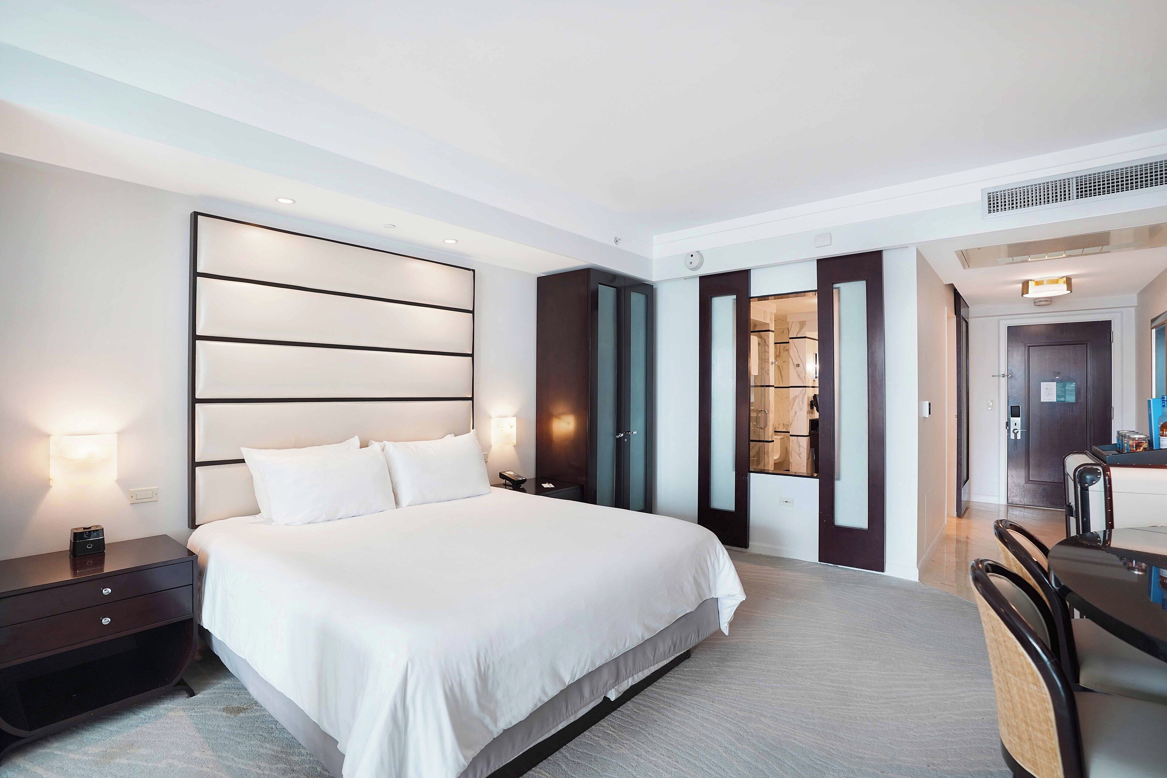 Fontainebleau -Sorrento- Ocean View Spa-no Resort Fees! Free Valet Parking! - South Beach, FL