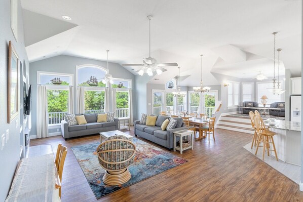 Smart TV, chimenea, futbolito