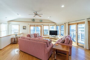 Téléviseur connecté, lecteur de DVD, chaîne audio