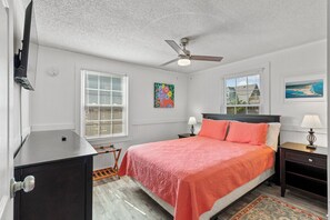 3 bedrooms, internet, bed sheets - Pet-friendly, updated oceanside home in Salvo! (Salvo)