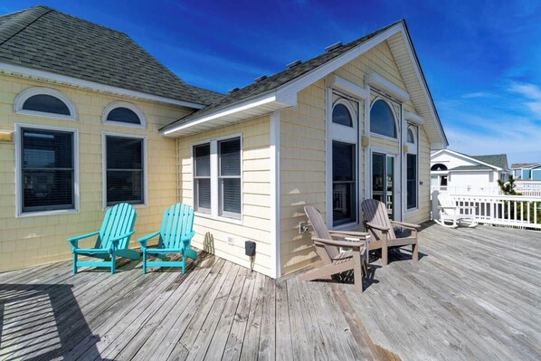 Terrace/patio - Pet-friendly oceanside Corolla home w/ pool and hot tub! (Corolla)