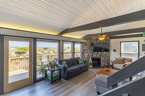 Televisión, reproductor de DVD, estéreo