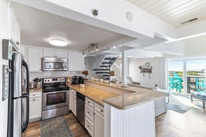 Fridge, microwave, oven, stovetop - Condo in Duck with ocean and pool views (Duck)