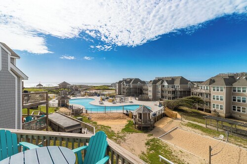 Condo in Duck with ocean and pool views