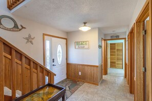 Interior - Oceanside home in Hatteras 200 yards from beach, Hot Tub (Hatteras)