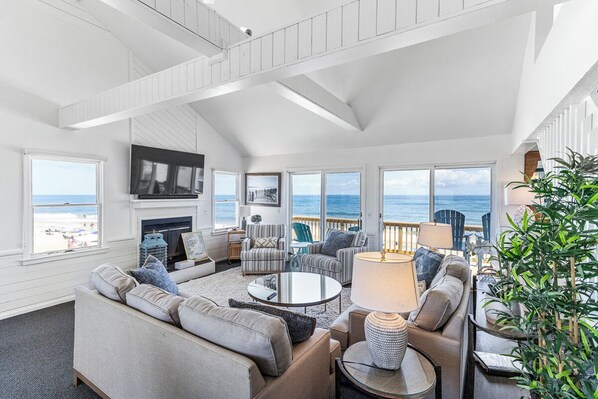 Smart TV - Oceanfront Home in Rodanthe w/ Panoramic Views & Hot Tub (Rodanthe)