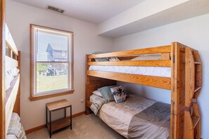4 bedrooms, Internet, bed sheets