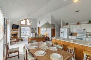 Dining - Oceanside home in Rodanthe with Ocean Views & Hot Tub (Rodanthe)