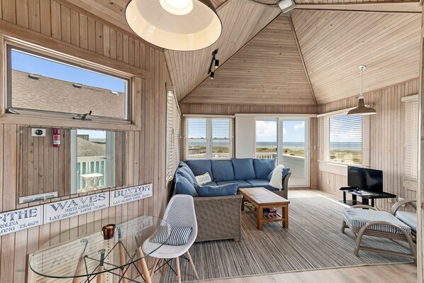 Smart TV, DVD player, stereo - Oceanfront home in Salvo w/ Private Pool & Hot Tub (Salvo)