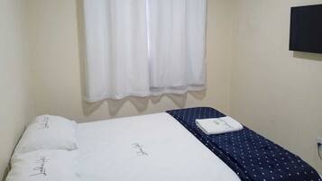 Quarto casal executivo | Escrivaninha, Wi-Fi de cortesia