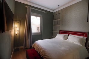 3 bedrooms, iron/ironing board, travel cot, free WiFi