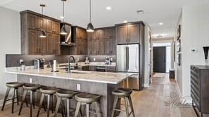 Fridge, microwave, oven, stovetop - 1 BR | Gburg | Mtn & Downtown View | Luxury |Sleeps 2 (Gatlinburg)