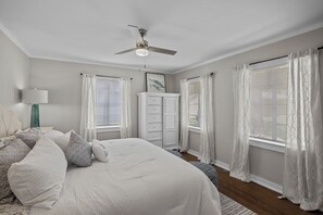 3 chambres, fer et planche à repasser, Wi-Fi, draps fournis