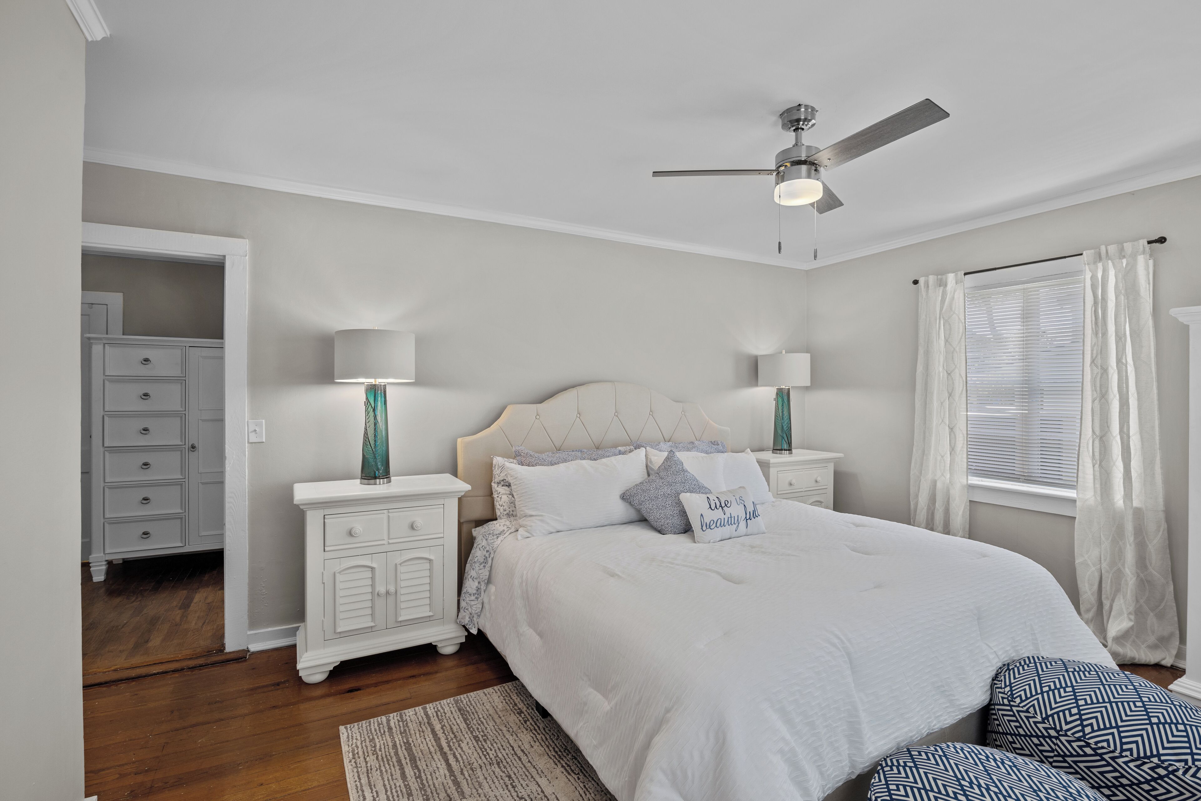 3 bedrooms, iron/ironing board, WiFi, bed sheets