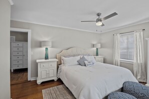 3 chambres, fer et planche à repasser, Wi-Fi, draps fournis