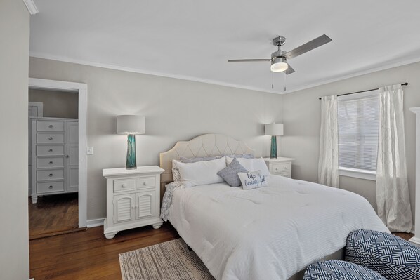 3 bedrooms, iron/ironing board, WiFi, bed sheets