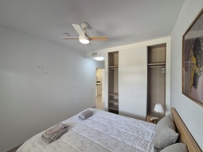 2 dormitorios, tabla de planchar con plancha, wifi y ropa de cama