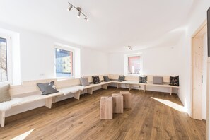 Ferienhaus für bis zu 27 Personen mit Sauna | Living area | Flat-screen TV - Erzberg Alpin Resort by ALPS RESORTS (Eisenerz)