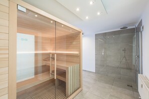 Ferienhaus für bis zu 27 Personen mit Sauna | Bathroom | Shower, towels, toilet paper - Erzberg Alpin Resort by ALPS RESORTS (Eisenerz)