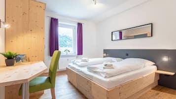 Cots/infant beds, free WiFi, bed sheets
