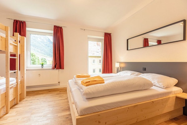 Ferienhaus mit 4 Schlafzimmern | Babybetten, kostenloses WLAN, Bettwäsche