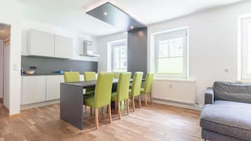 Ferienwohnung für bis zu 8 Personen mit IR-Sauna | Blick auf den Garten