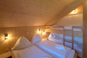 Chalet # 13b mit 4 Schlafzimmern, IR-Sauna & Whirlpool
