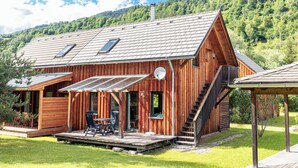 A wooden cabin with a deck, outdoor seating, and a staircase leading to the upper level. - Ferienpark Kreischberg (Sankt Georgen am Kreischberg)
