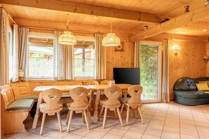 Ferienhaus mit 4 Schlafzimmern | Living area | Flat-screen TV, DVD player - FPK Betriebs GmbH (Sankt Georgen am Kreischberg)