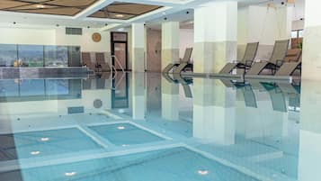 Indendørs pool