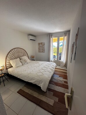 3 bedrooms, iron/ironing board, WiFi, bed sheets - La Plage et la Mer à 30 Mètres. Piscine, Pétanque et Farniente (Saint-Raphaël)