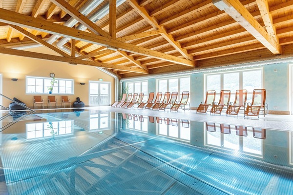 Una piscina cubierta