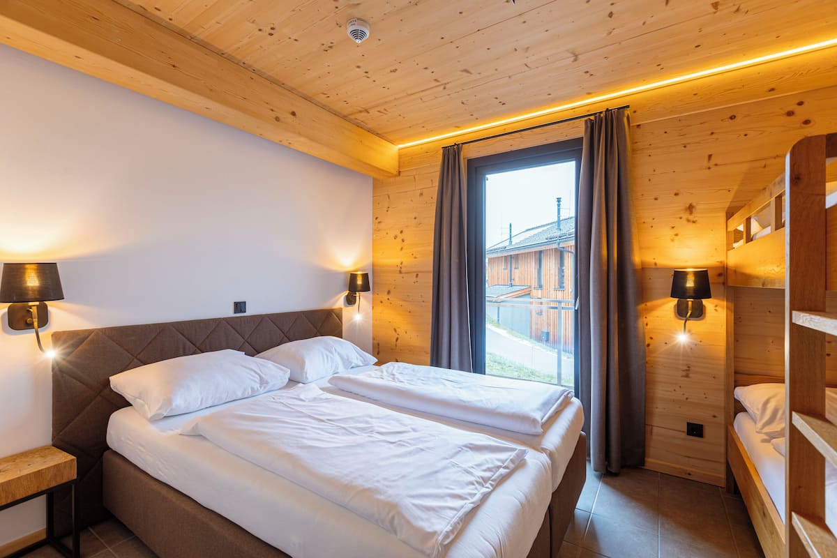 Superior Ferienhaus mit 4 Schlafzimmern, Sauna & Außenbadewanne | 3 dormitorios, cunas (de pago), wifi gratis y ropa de cama