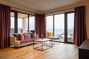 Premium Ferienwohnung mit Sauna & Außenbadewanne | Living area | Flat-screen TV - Bergresort Hauser Kaibling by ALPS RESORTS (Haus)