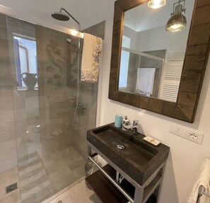 Villa, Garden View | Bathroom | Shower, bidet, towels - Villa Acquaro Santa Caterina  (Santa Caterina dello Ionio)