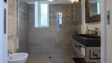 Villa, Garden View | Bathroom | Shower, bidet, towels