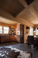Ferienhaus # 16 mit IR-Sauna & Whirlpool innen | Cocina privada | Frigorífico, placa de cocina, lavavajillas y cafetera o tetera