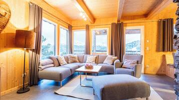 Ferienhaus # 4 mit IR-Sauna & Whirlpool innen | Individuell dekoriert, individuell eingerichtet, Babybetten