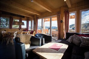 Ferienhaus # 1 mit IR-Sauna,  Whirlpool innen& Whirlpool außen | Näkymä vuoristoon