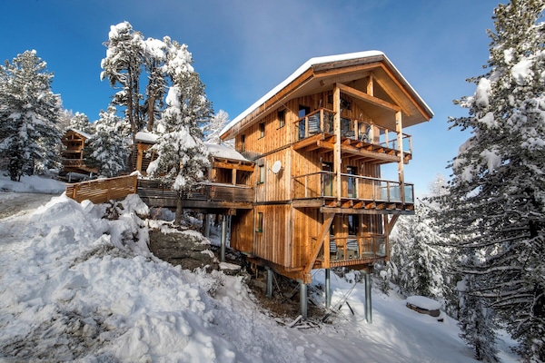 Decoración personalizada, muebles diferentes, cunas y wifi gratis