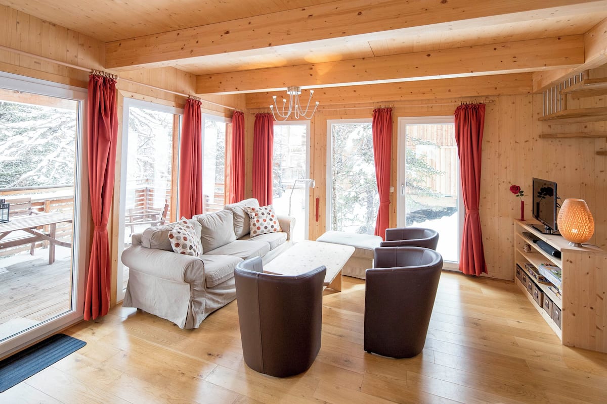 Ferienhaus # 12 mit IR-Sauna & Whirlpool innen | 5 bedrooms, individually decorated, individually furnished, free WiFi