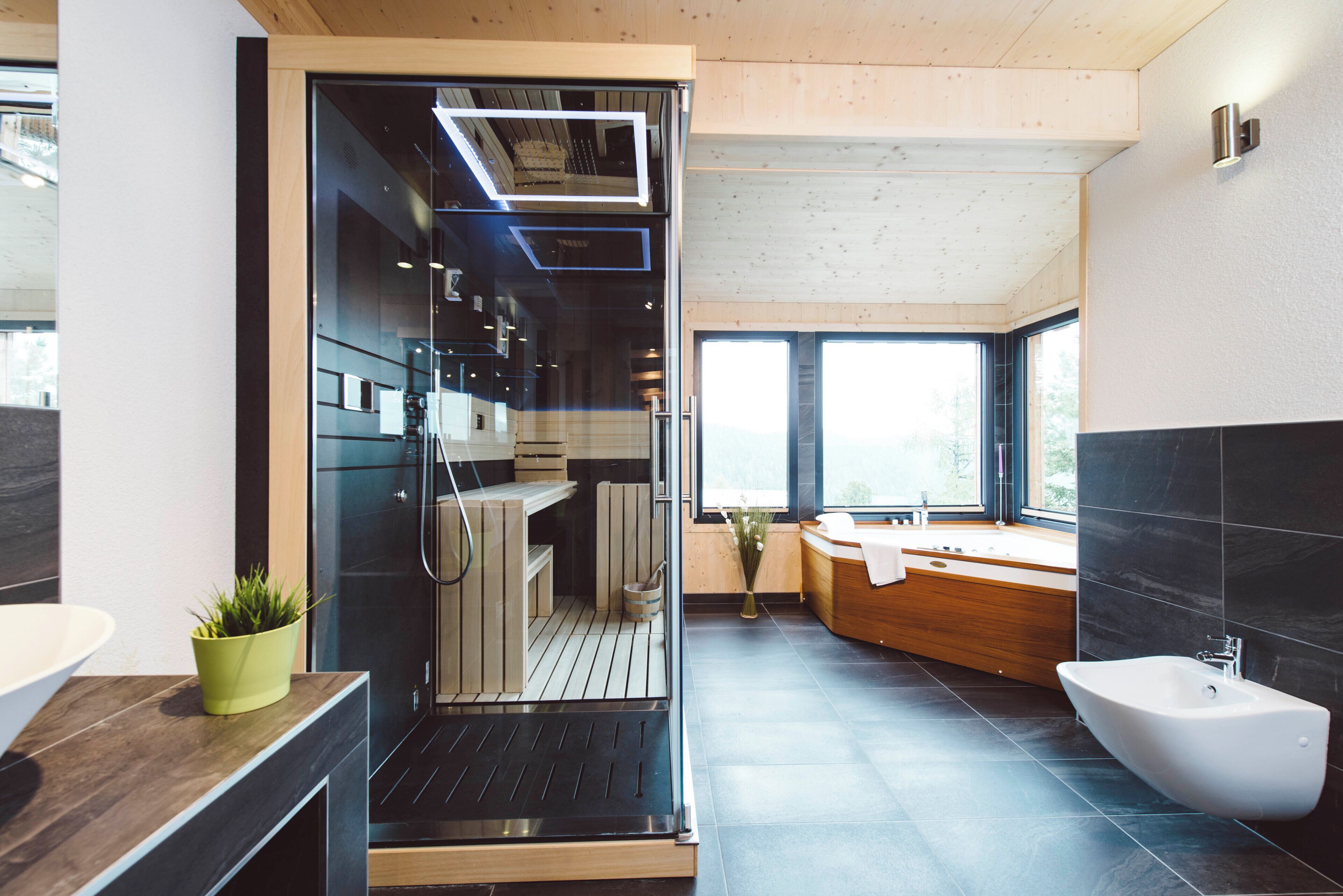 Ferienhaus # 3 mit Sauna , Whirlwanne & Whirlpool außen | 客室ごとに異なる装飾、客室ごとに異なるインテリア、ベビーベッド、WiFi (無料)