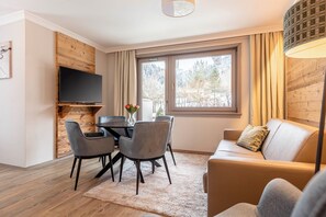 Suite für bis zu 4 Personen & Wellnessbereich | Cribs/infant beds, free WiFi, bed sheets - Saalbach Suites by ALPS RESORTS (Saalbach-Hinterglemm)