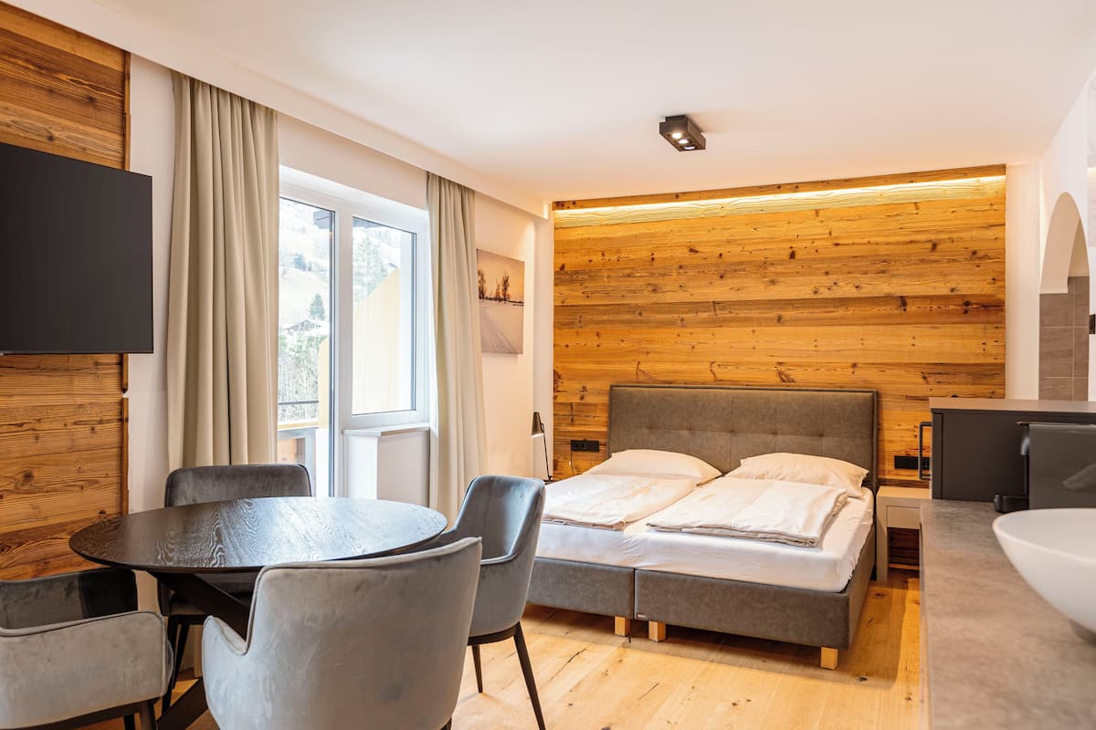 2 bedrooms, cribs/infant beds, free WiFi