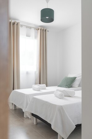 2 bedrooms, iron/ironing board, WiFi, bed sheets - Villa Lavande (Marignane)