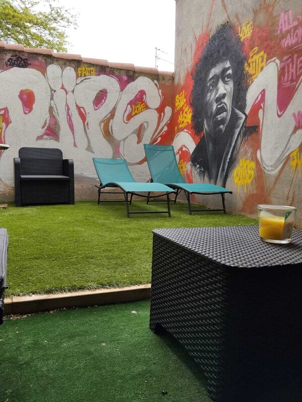 المنطقة المحيطة بالمنشأة