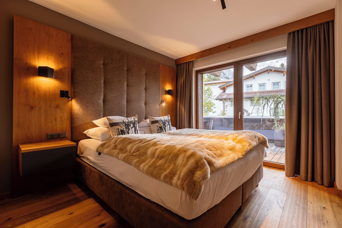 4 bedrooms, cots/infant beds, free WiFi, bed sheets