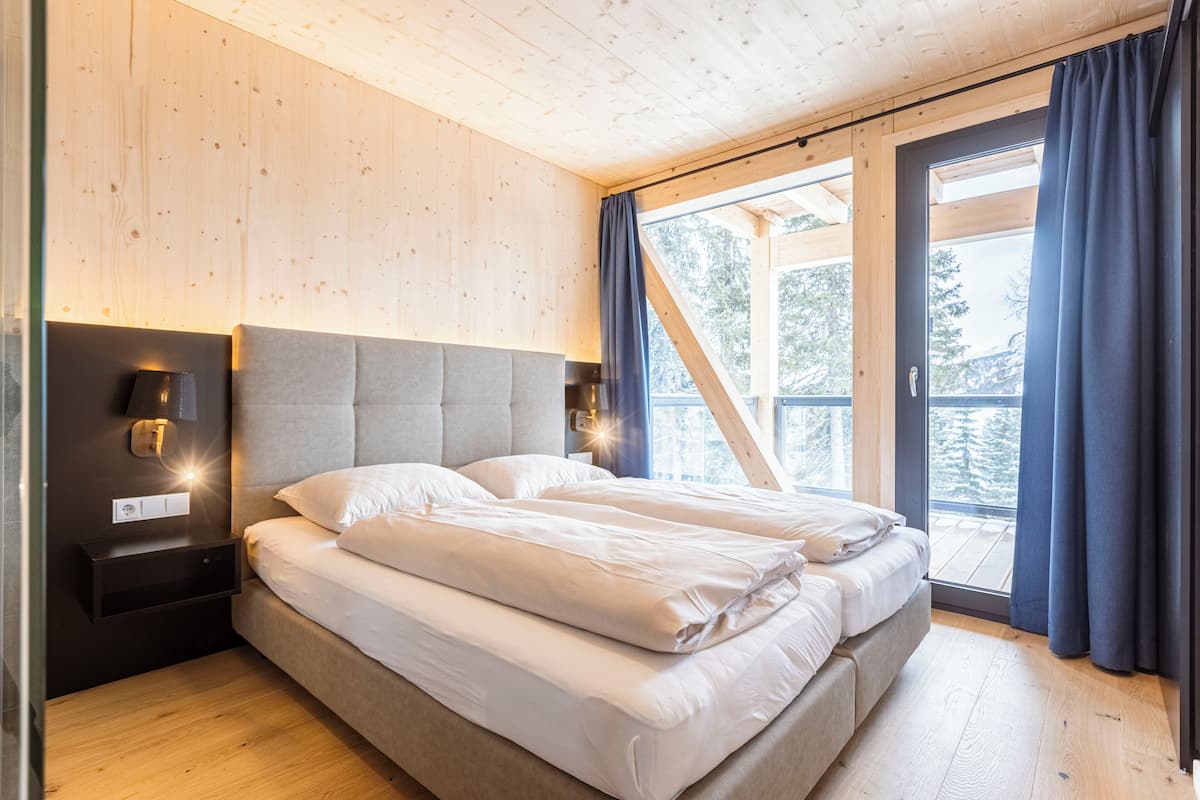 Superior Chalet # 28 mit Sauna & Hot Tub | 4 bedrooms, in-room safe, cots/infant beds, free WiFi