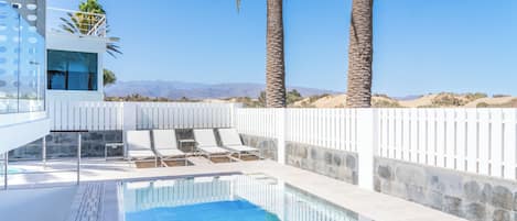 Outdoor pool, a heated pool